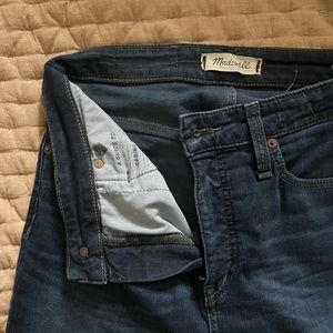 Madewell : Curvy High-Rise Skinny Jeans in Danny Wash standard fit, size 26